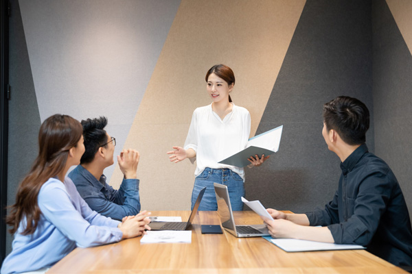 企業(yè)運(yùn)用自動聊天機(jī)器人軟件好嗎